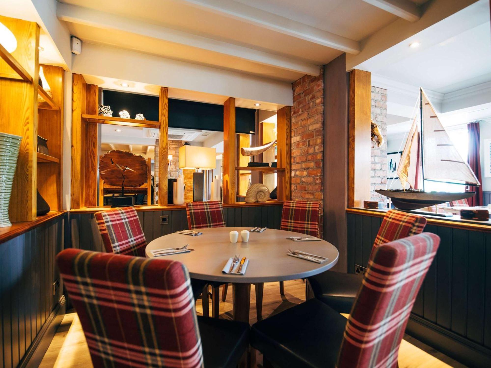 Ibis Coleraine Riverside Екстериор снимка