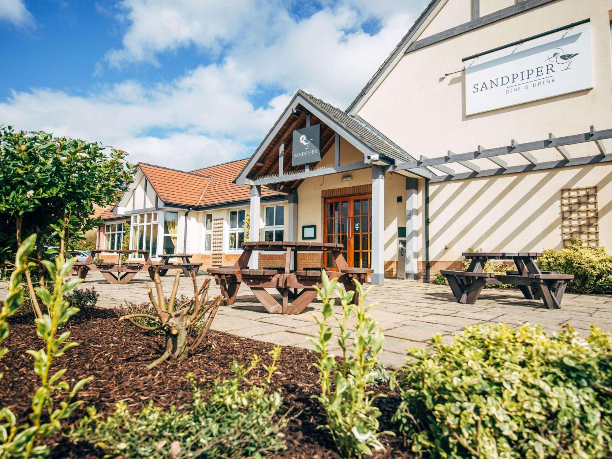 Ibis Coleraine Riverside Екстериор снимка